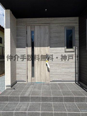 【玄関】 | 神戸市西区秋葉台2丁目　新築戸建　仲介手数料無料！ | シンプルで使いやすい玄関です