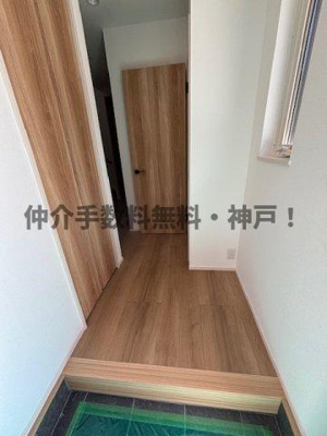 【玄関】 | 神戸市西区秋葉台2丁目　新築戸建　仲介手数料無料！ | シンプルで使いやすい玄関です