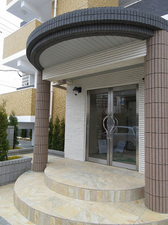 【エントランス】 | 落ち着いたエントランスです