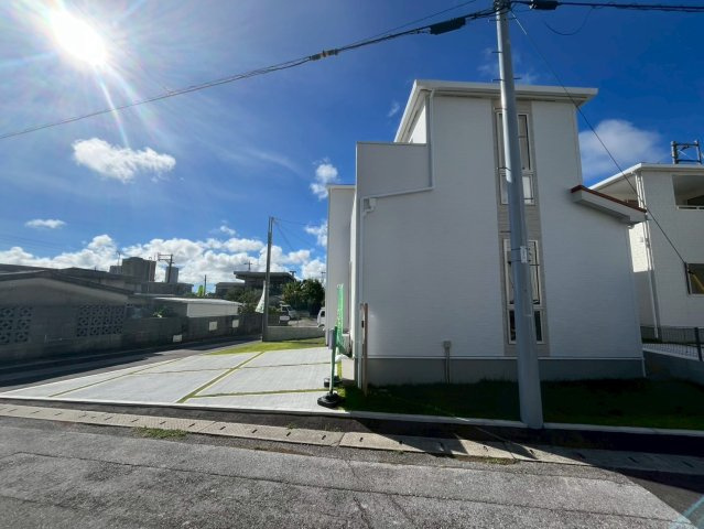 ★★南城市玉城糸数3期-3号棟（全4棟）の前面道路含む現地写真