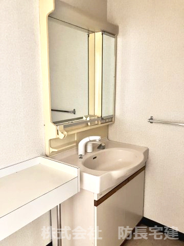 レジデンスカワモトの独立洗面台|独立洗面台、朝の身支度には欠かせません