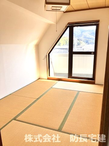 レジデンスカワモトの和室|落ち着いた雰囲気の和室付きです