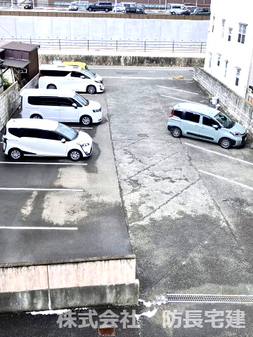 レジデンスカワモトの駐車場