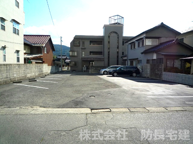 レジデンスカワモトの駐車場