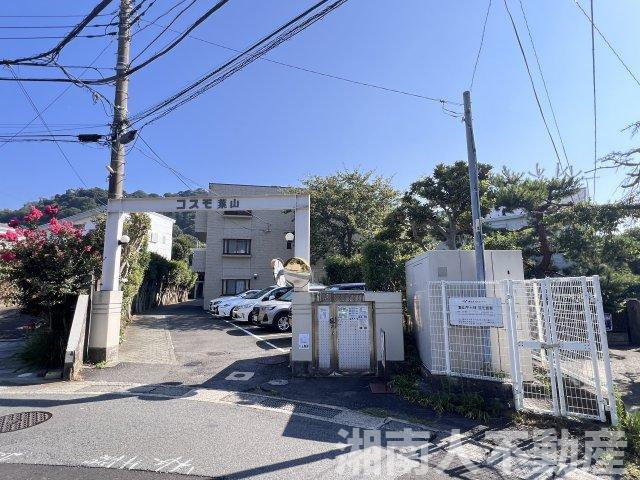 コスモ葉山のエントランス|ゆとりのあるエントランスです