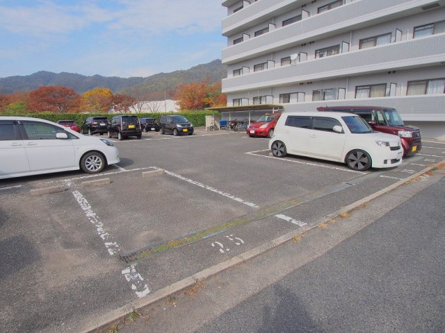 アルジェント２１の駐車場