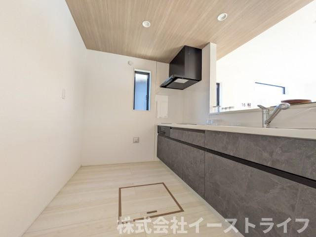 【新築戸建】　いわき市泉町下川3期5棟のキッチン|同社施工写真　対面キッチンを選ぶ方の多くが、家族とのコミュニケーションを重視して選ばれます。