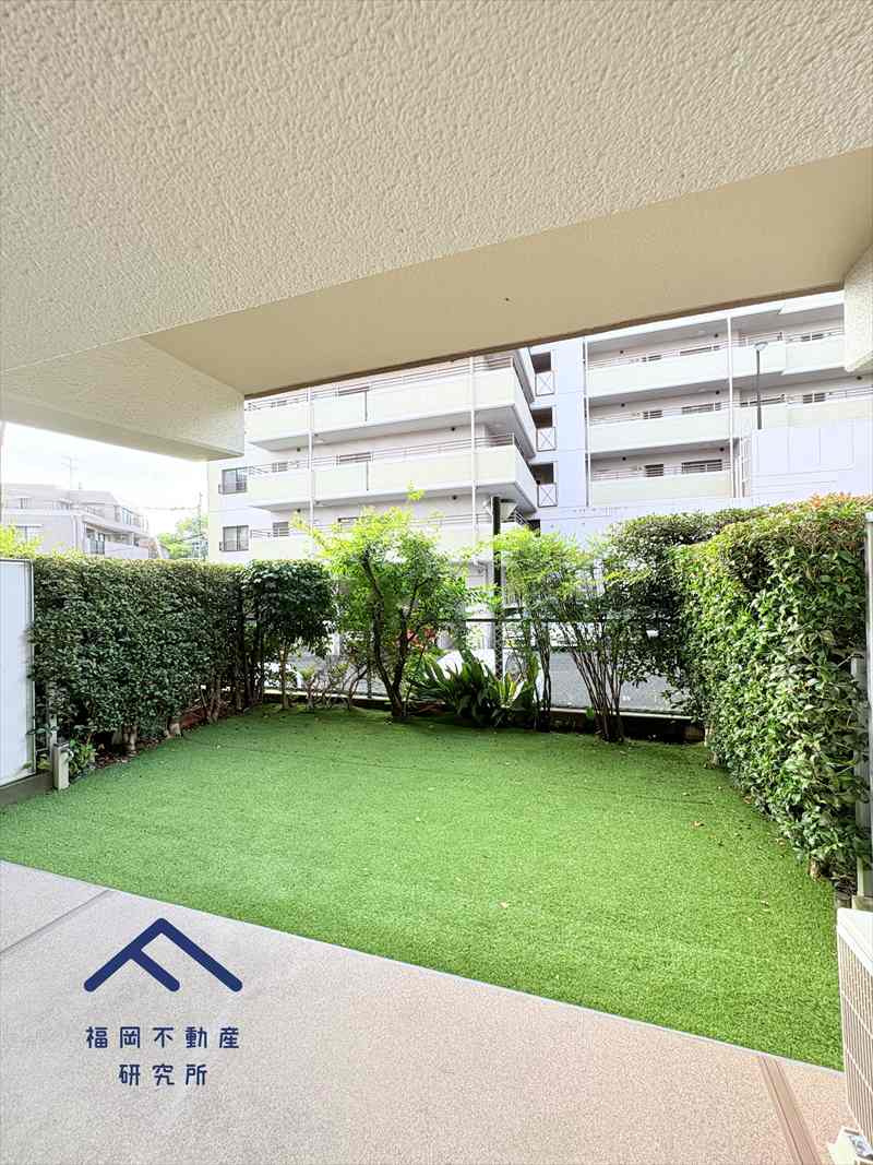 ネオハイツ筑紫丘の庭