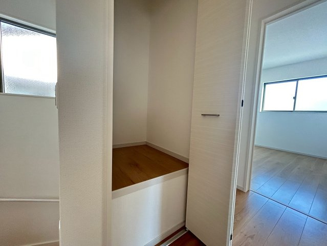 【価格改定】長岡京市今里4丁目3期の収納|2階階段横には収納があり、掃除道具や様々な用途でお使いいただけます(^^)/