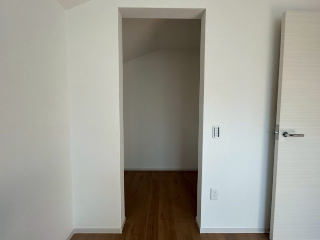 【価格改定】長岡京市今里4丁目3期の収納|2階洋室WCL