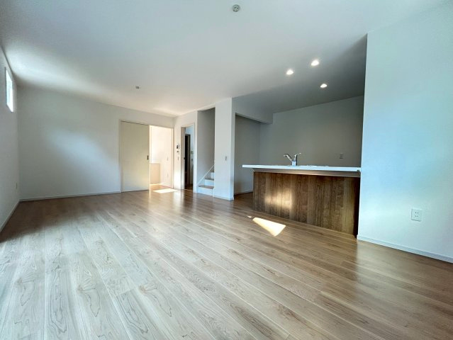 【価格改定】長岡京市今里4丁目3期の居間・リビング|LDK18帖
リビング階段採用で帰宅後もご家族のコミュニケーションが取りやすくなっております！