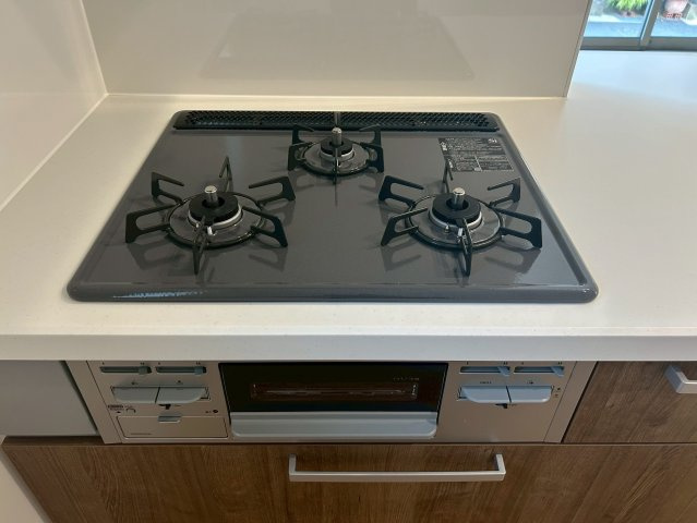 【価格改定】長岡京市今里4丁目3期のキッチン|三口ガスコンロ