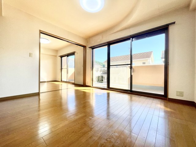 サントノーレ介良の居間・リビング|南向きで日当りの良いダイニングです。