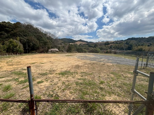 吉田土地の外観