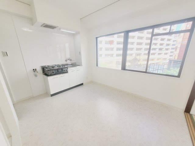 シャトー宝塚の居間・リビング