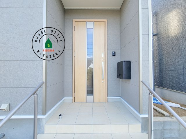 宮崎市下北方町第6-2棟（2号棟）の玄関|おでかけの時も帰った時も、「我が家」を最初に感じでもらえる素敵な空間に。