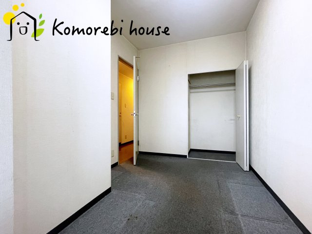 ワコーレ・ロイヤルガーデン・北本A棟の子供部屋|【リフォーム相談承ります】カーペットのお部屋になりますが、フローリングや和室にリフォーム変更可能です。ご希望の方はスタッフまでご相談ください。お見積りもお任せください。