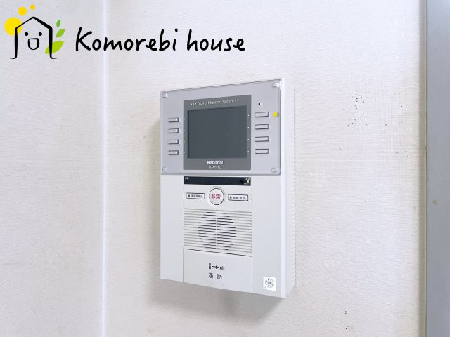 ワコーレ・ロイヤルガーデン・北本A棟の防犯設備|オートロック完備で、玄関先でのやり取りが不要です。迷惑なセールスも断りやすいかと思います。