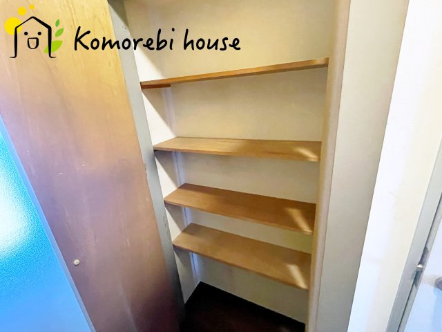 ワコーレ・ロイヤルガーデン・北本A棟の収納|【リフォーム相談承ります】廊下部分に収納もございます。ちょっとした収納があると、日用品など整理整頓しやすく便利です。