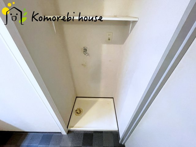 ワコーレ・ロイヤルガーデン・北本A棟のランドリースペース|【リフォーム相談承ります】洗濯機置き場になります。洗濯パン自体も取り換え可能ですので、洗濯機のサイズに取り換えをオススメ致します。