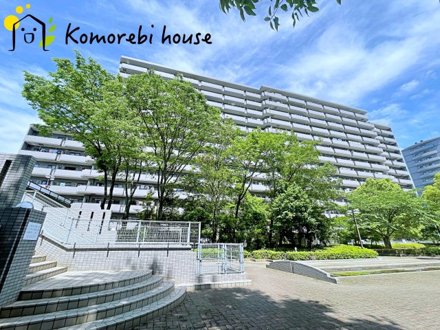 ワコーレ・ロイヤルガーデン・北本A棟の外観|居住者利用無料のシャトルバスはもあり、利便性と自然の調和を感じられる、心地よいマンションです。