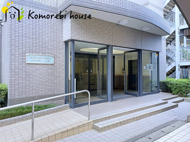 ワコーレ・ロイヤルガーデン・北本A棟|オートロック付き防犯性もしっかり、日中は管理人さんもおりますので安心です。