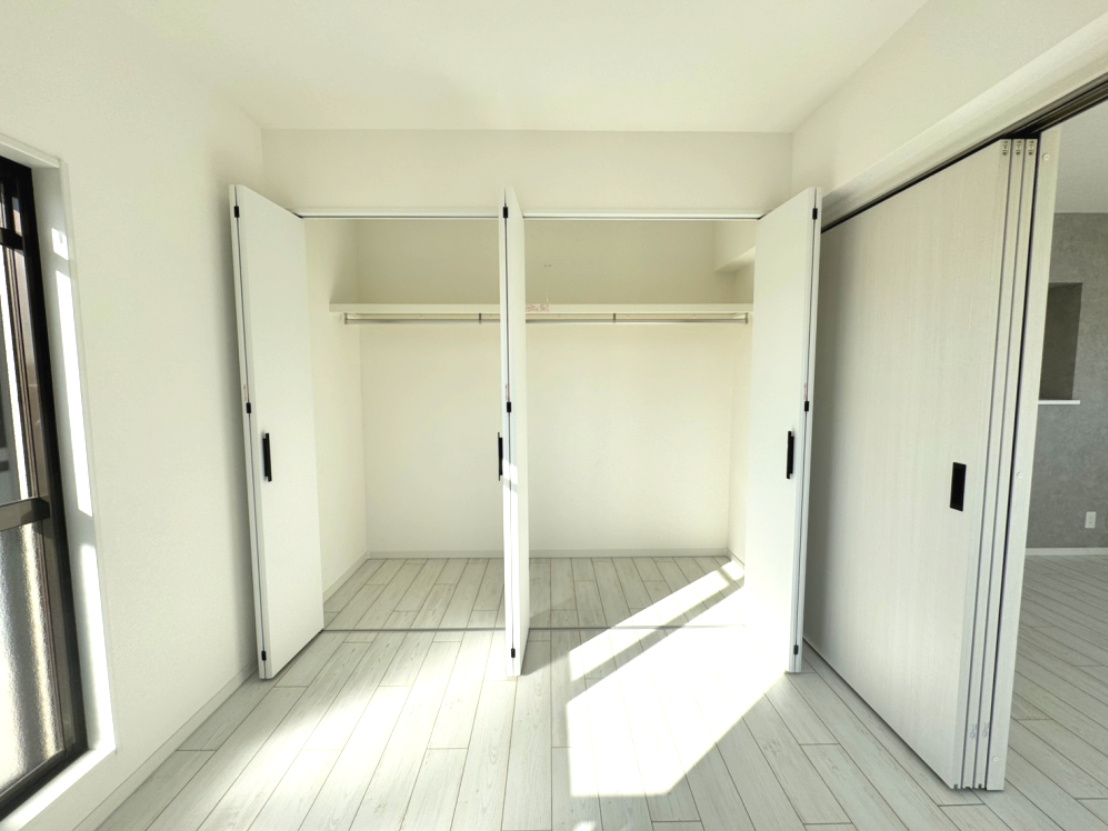 朝日プラザ魚崎北町のバルコニー|陽当たりの良い南側バルコニーに隣接したリビングと洋室約６帖