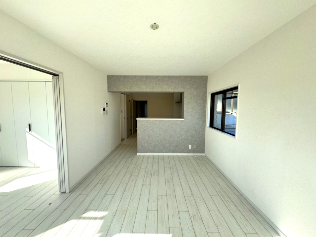 朝日プラザ魚崎北町のキッチン|LIXIL シエラS
・食器洗い乾燥機
・耐久性に優れた人工大理石トップ
・オールインワン浄水器
・3口コンロ/ホーロートップタイプ