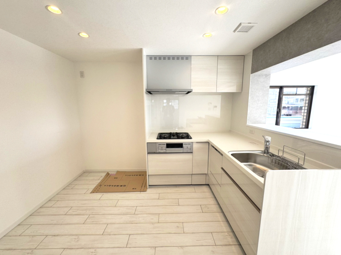 朝日プラザ魚崎北町の浴室|LIXILシステムバスルーム リノビオVシリーズFタイプ
・ダブルの保温構造でお湯が冷めにくいサーモバスS
・スイッチ付エコアクア節水シャワー