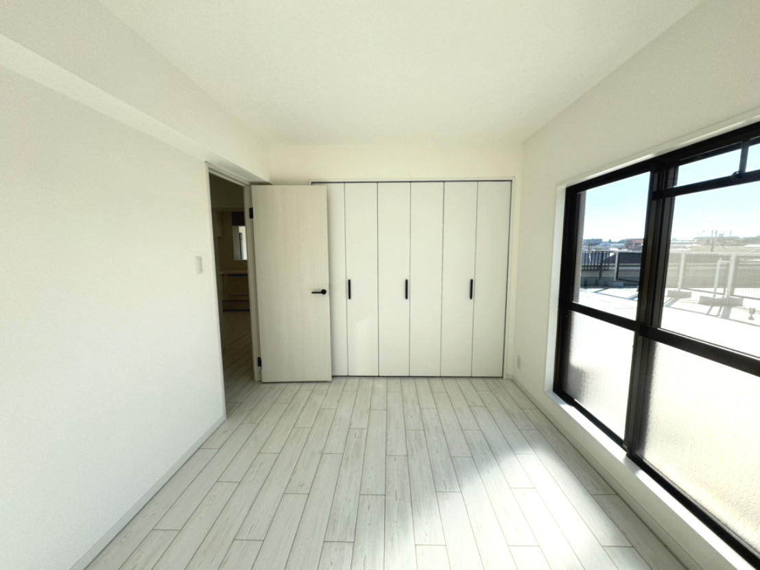 朝日プラザ魚崎北町の収納|Panasonicベリティス
ベリティス建具と調和の取れたトータルコーディネート
多彩な木の味わいをラインナップ