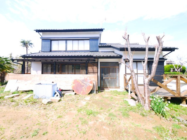 山武市井之内　中古戸建の外観|内外装リフォーム済み令和7年1月敷地約229坪ドックランバーベキュー海岸徒歩約5分サーフィンの拠点に