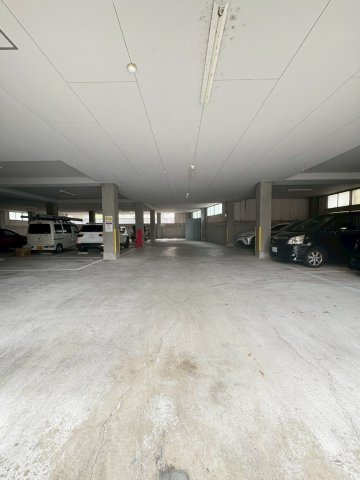 マンションコメットの駐車場