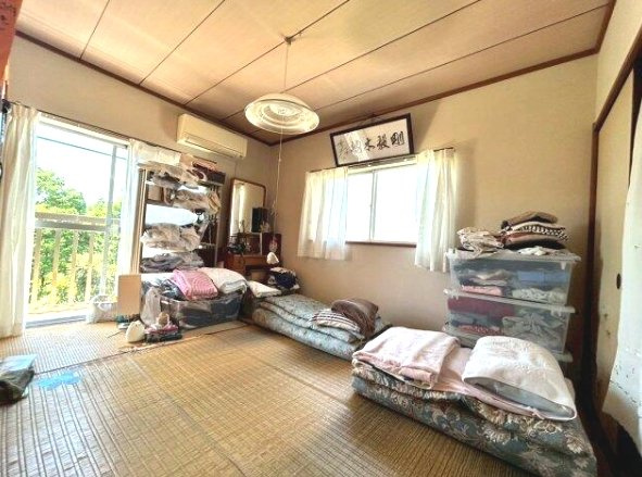 八街市八街は　中古戸建の玄関|藤の台分譲地内　南公道　カーポート1台 ４LDK ユニットバス閑静な分譲地内