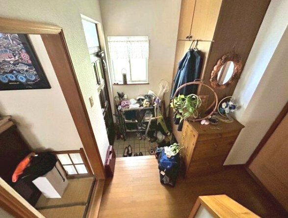 八街市八街は　中古戸建の玄関|藤の台分譲地内　南公道　カーポート1台 ４LDK ユニットバス閑静な分譲地内