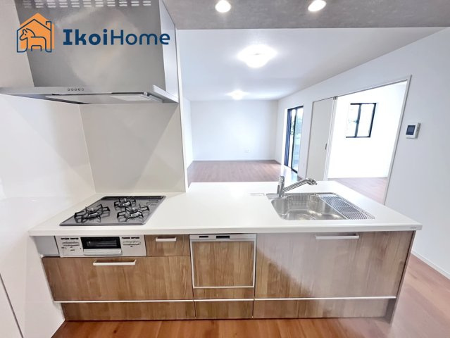 明石市魚住町西岡10期2号棟　新築戸建のキッチン|【ホームページに現地動画掲載中】●年中無休：当日予約可●家事の時短に欠かせない食洗機付きです！