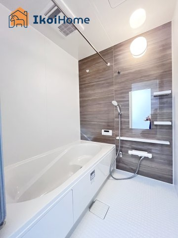 明石市魚住町西岡10期2号棟　新築戸建の浴室|【ホームページに現地動画掲載中】●年中無休：当日予約可●小窓ございますので通気・換気良好です。