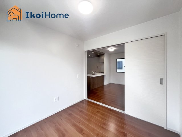 明石市魚住町西岡10期2号棟　新築戸建の寝室|【ホームページに現地動画掲載中】●年中無休：当日予約可●注意。カーテン・カーテンレール付いていません