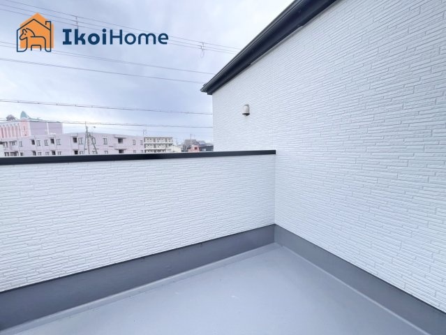 明石市魚住町西岡10期2号棟　新築戸建のバルコニー|【ホームページに現地動画掲載中】●年中無休：当日予約可●バルコニーの屋根は８万円から設置できます。