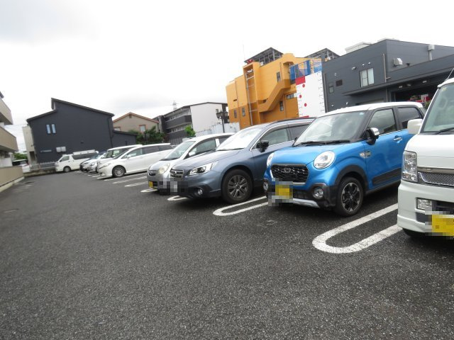 アステールの駐車場