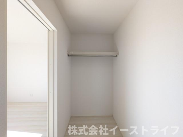 【新築戸建】　いわき市泉町下川3期5棟の収納|4号棟写真　7帖の洋室にはシューズインクローゼットが完備されています。