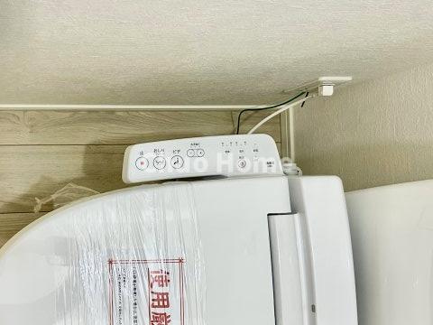 葛飾区柴又3丁目新築分譲住宅の内装|【ウォシュレット】清潔に使いたいお手洗いには最適な設備です。もちろんウォームレットも標準装備です。