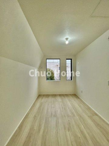 葛飾区柴又3丁目新築分譲住宅の子供部屋|【子供部屋】お子様を持つ家庭の約6割が「家族や子どものため」に購入を希望。入学後の転校を避け、広い空間でのびのび育てたいなどの親心が、家探しのきっかけになっているようです。