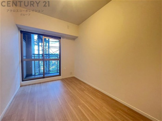 子供部屋…創造性や成長を促す遊びの空間を提供。学習や趣味に集中できる環境を整えます。個別のプライベートスペースは自己表現と自立心を育み、心地よい睡眠環境を整えリラックスできる場所を提供。