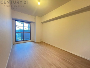 寝室…リラックスできるプライベート空間で、快適な睡眠をサポート。個人の好みに合わせたインテリアや寝具で心地良さを追求。プライベートな時間を過ごし、リフレッシュする場所におすすめです。