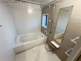 気密性と断熱性に優れ、外気の影響を受けにくく、浴室内の温度を一定に保ちやすいです。特に冬場は、暖房効率が高まり、快適なバスタイムを過ごせます。