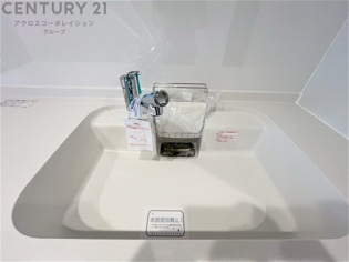 大きなシンクでお鍋などの大きな調理器具を洗う際にも便利です。