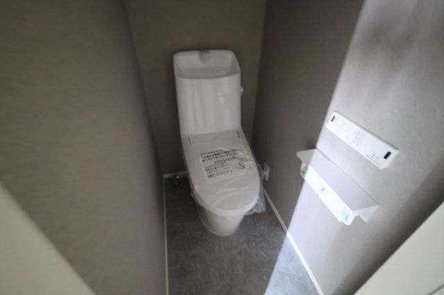【トイレ】 | 《仲介手数料無料》北区日進町２丁目1288-2(1号棟)新築一戸建てメルディア | 撮影日 2025年10月13日 14:30 曇り