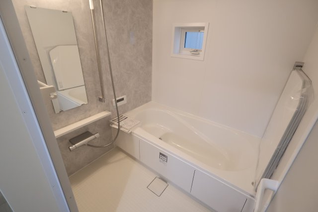 【浴室】 | 《仲介手数料無料》北区日進町２丁目1288-2(1号棟)新築一戸建てメルディア | 撮影日 2025年10月13日 14:30 曇り