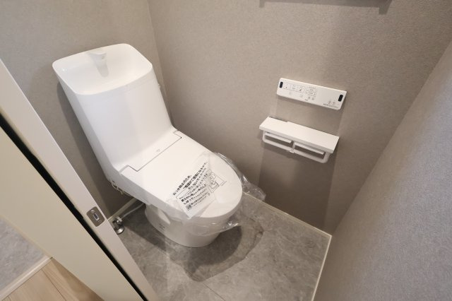 【トイレ】 | 《仲介手数料無料》北区日進町２丁目1288-2(1号棟)新築一戸建てメルディア | 撮影日 2025年10月13日 14:30 曇り