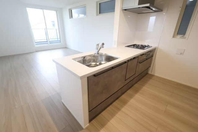 【キッチン】 | 《仲介手数料無料》北区日進町２丁目1288-2(1号棟)新築一戸建てメルディア | 撮影日 2025年10月13日 14:30 曇り